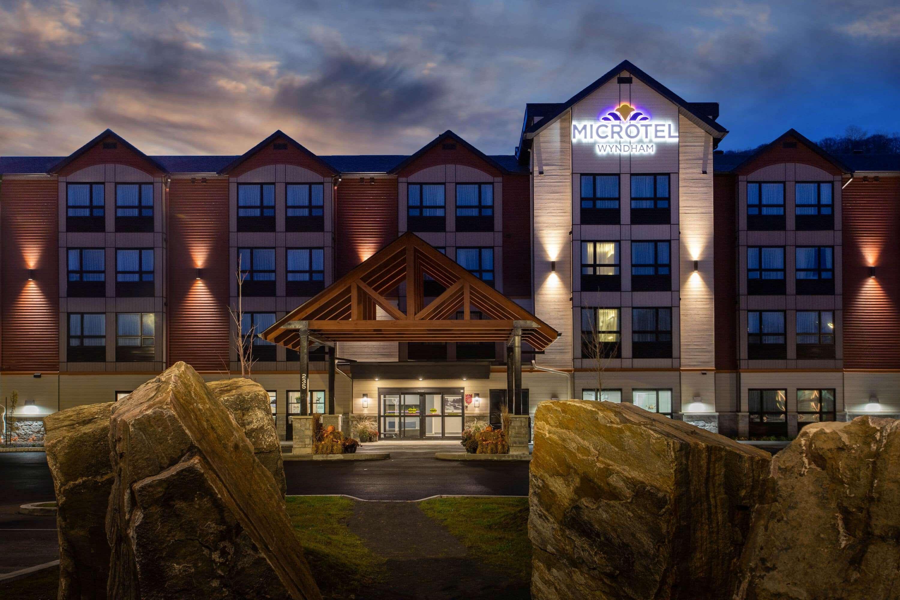 Microtel Inn & Suites By Wyndham Mont Tremblant Exterior foto